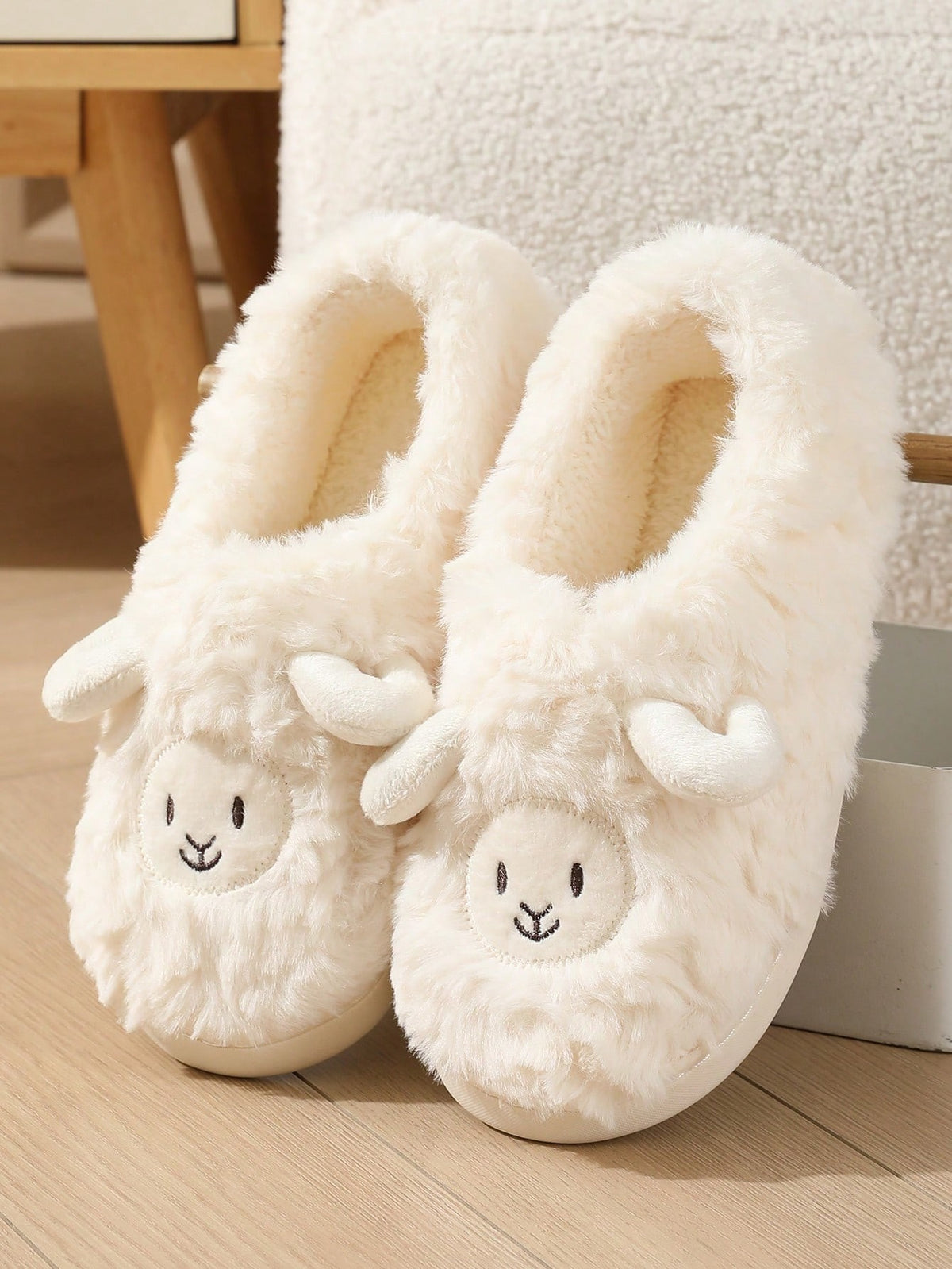 Women's Lamb Slippers, Fuzzy Closed-Toe House Slippers with Embroidered Face and Fleece Lining, White