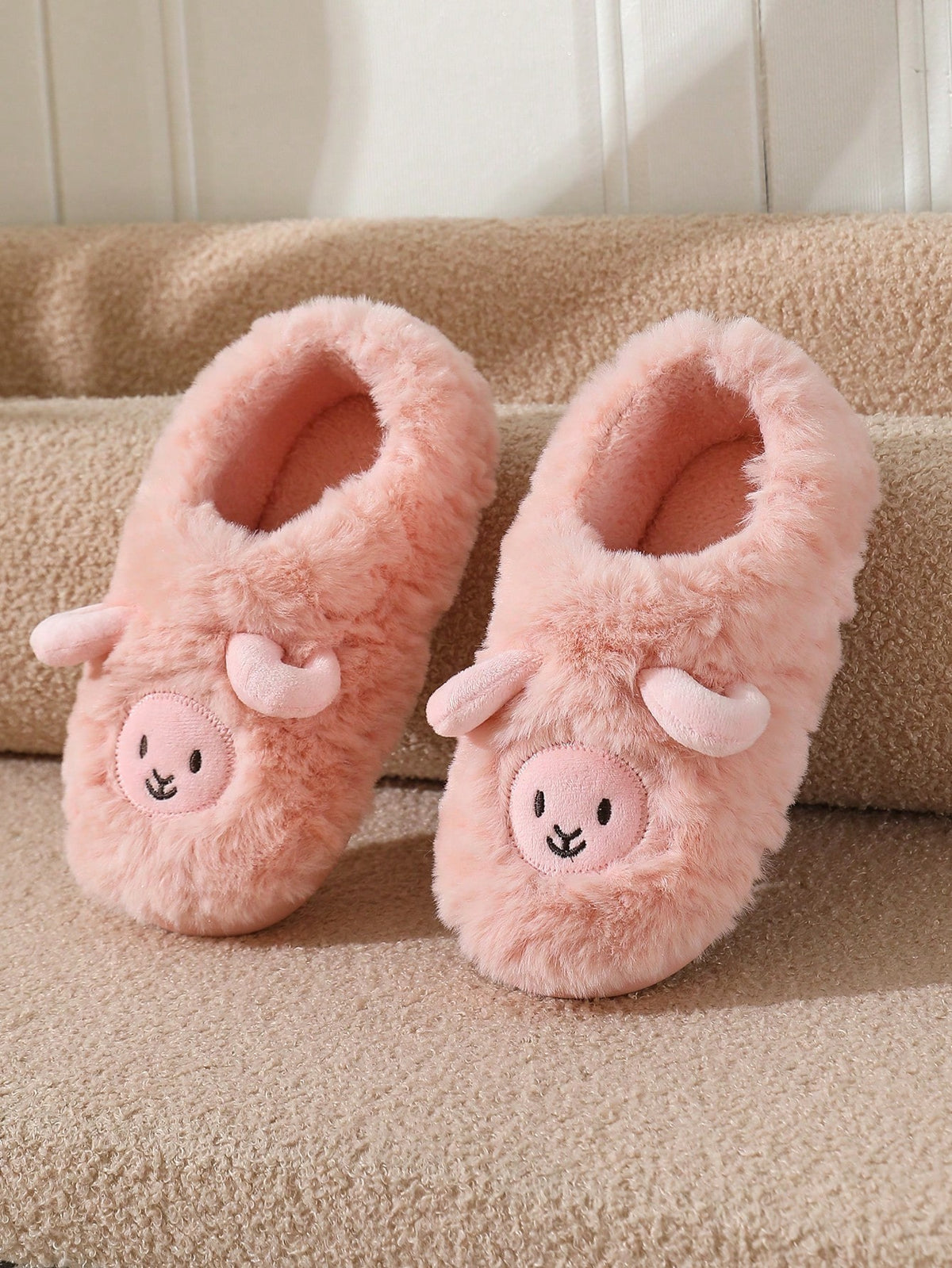 Women's Lamb Slippers, Fuzzy Closed-Toe House Slippers with Embroidered Face and Fleece Lining, Pink
